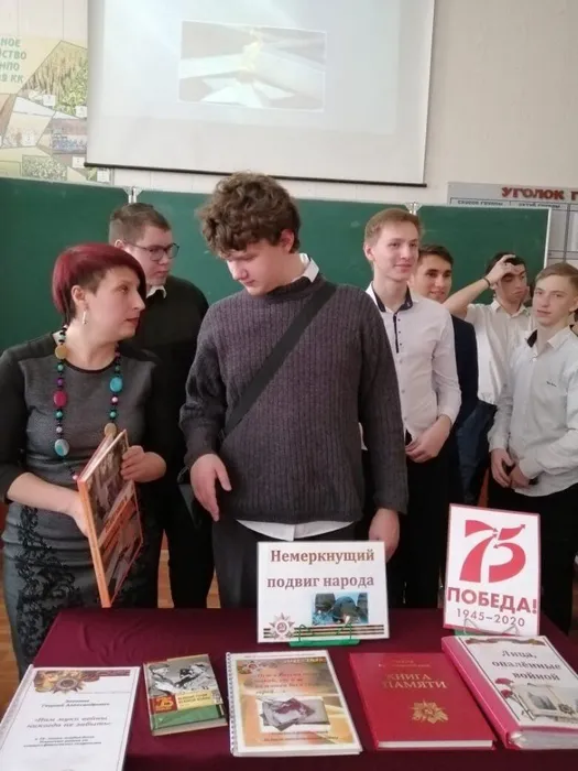 Памятники Успенский техникум2